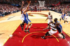 杨瀚森NBA新秀加盟波特兰开拓者队初露锋芒